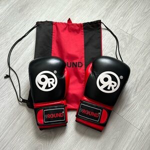Boxing gloves, good condition, red and black leather
